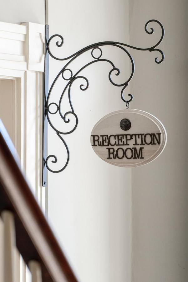 The Watson Boutique Bed And Breakfast Thompson Екстериор снимка